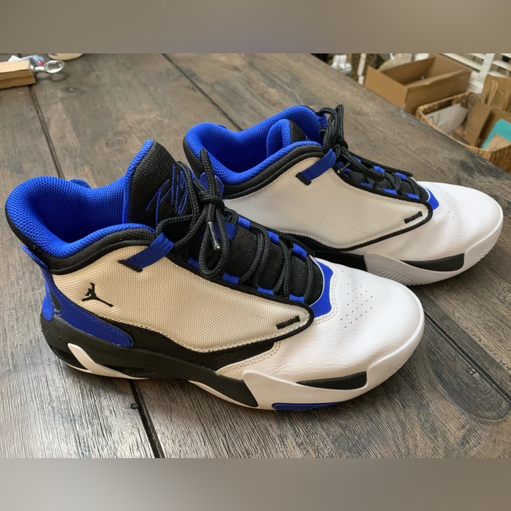 EUC Nike Jordan Youth 6